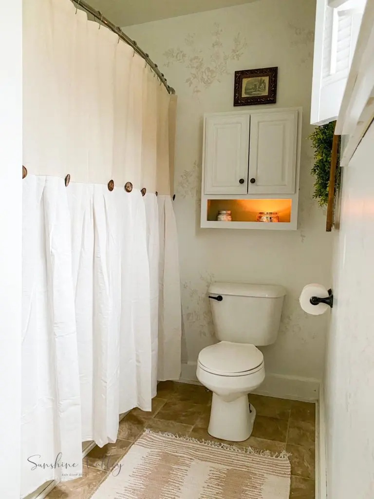 How to Deep Clean a Bathroom (Step-by-Step Guide for a Sparkling Space)