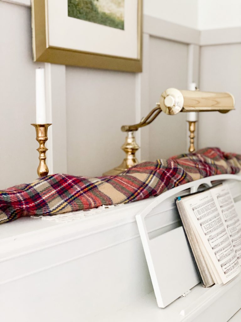 5 Cozy Blanket Scarf Decorating Ideas for Fall 9 blanket scarf decorating ideas - Sunshine Valley WV