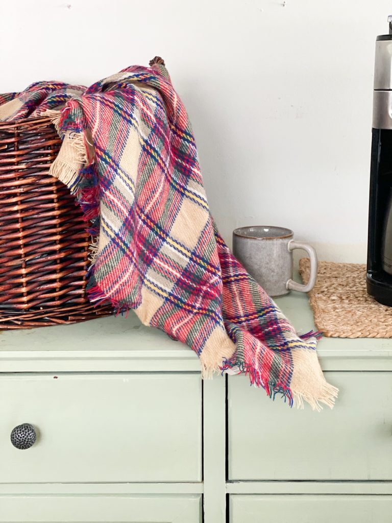 5 Cozy Blanket Scarf Decorating Ideas for Fall 4 blanket scarf decorating ideas - Sunshine Valley WV