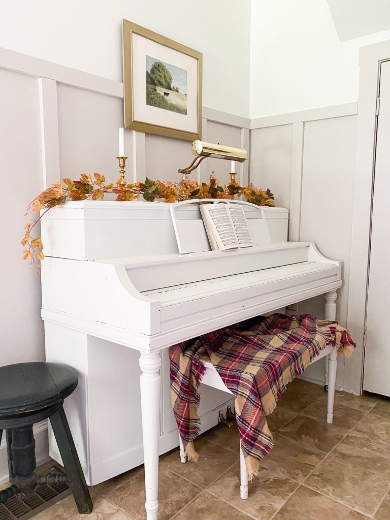 5 Cozy Blanket Scarf Decorating Ideas for Fall 7 blanket scarf decorating ideas - Sunshine Valley WV