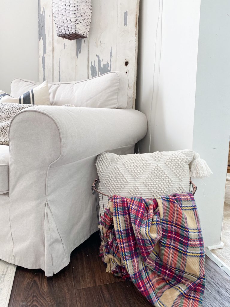 5 Cozy Blanket Scarf Decorating Ideas for Fall 5 blanket scarf decorating ideas - Sunshine Valley WV