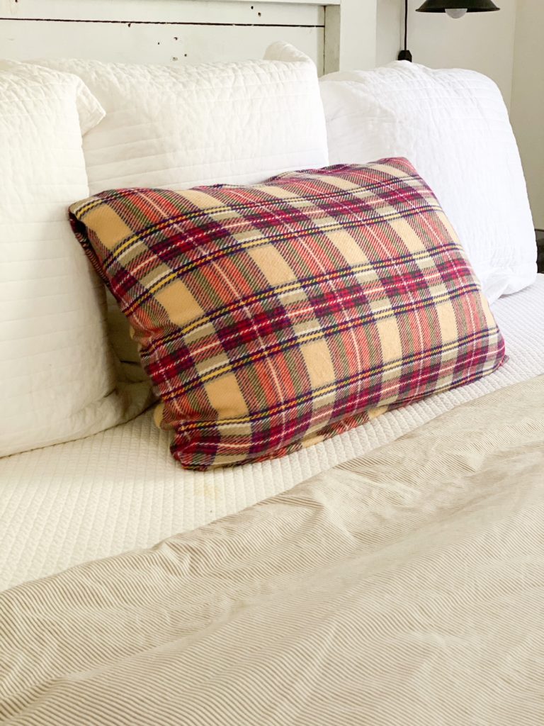 5 Cozy Blanket Scarf Decorating Ideas for Fall 11 blanket scarf decorating ideas - Sunshine Valley WV