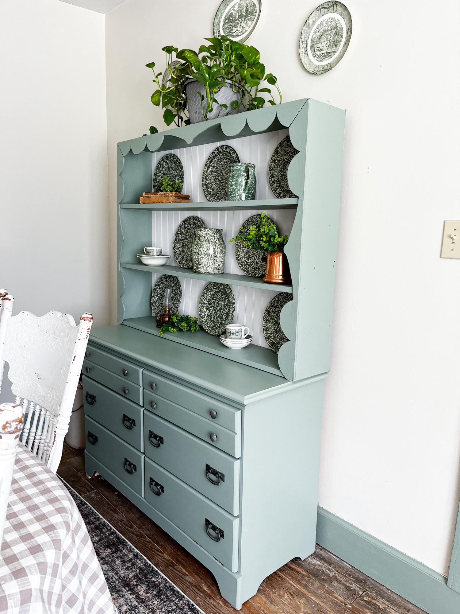 How to Turn a Dresser into a DIY Dining Room Hutch - Easy Furniture Flip - Sunshine Valley How to Turn a Dresser into a DIY Dining Room Hutch - Easy Furniture Flip - Sunshine Valley