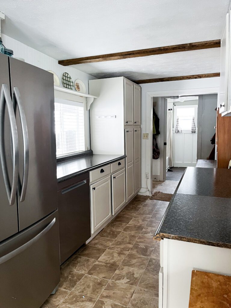 How to Set Up a Simple Old-Fashioned Kitchen: 5 Quick Steps 4 learn how to set up a simple old-fashioned kitchen start. by clearing the countertops