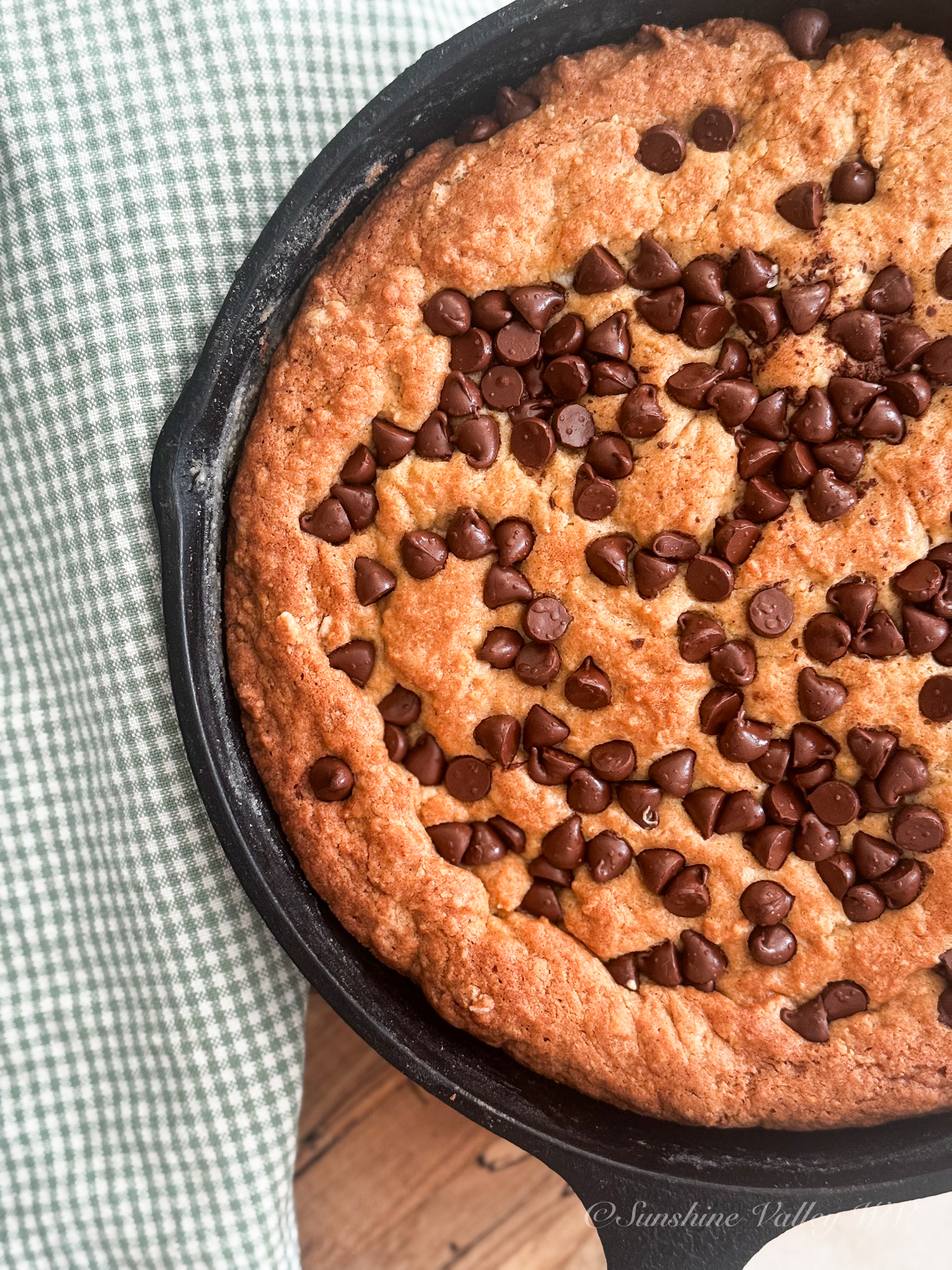 How to Make a Simple Cast Iron Chocolate Chip Skillet Cookie