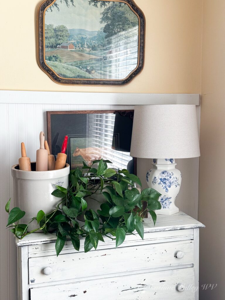 $3 Thrift Store Lamp Makeover With Blue and White Transfers 1 thrift store lamp makeover - Sunshine Valley WV